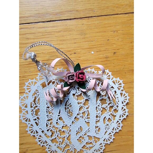 Metal Doily  Heart Shaped Noel Ornament Made In Taiwan - Picture 2 of 4